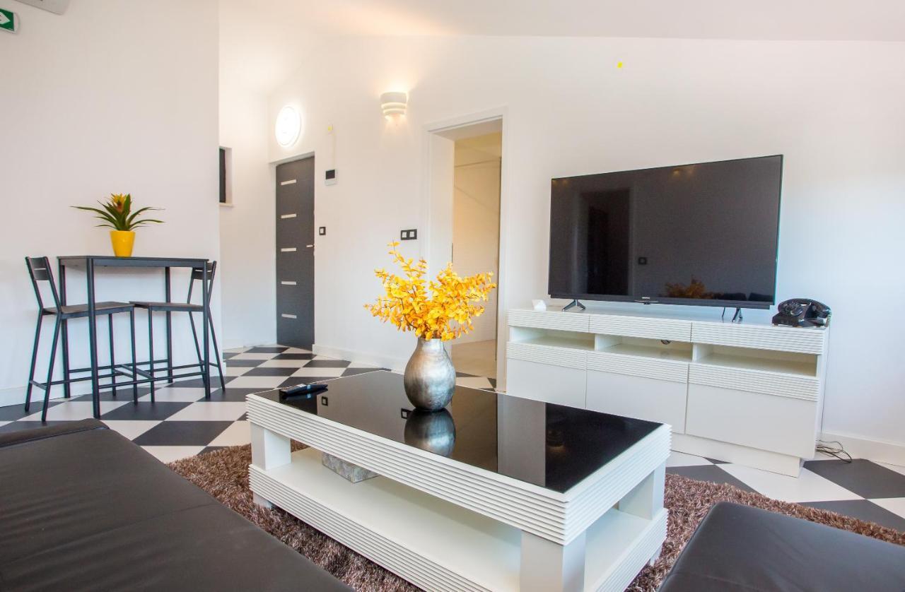 Black & White Apartment Rovinj Exterior photo