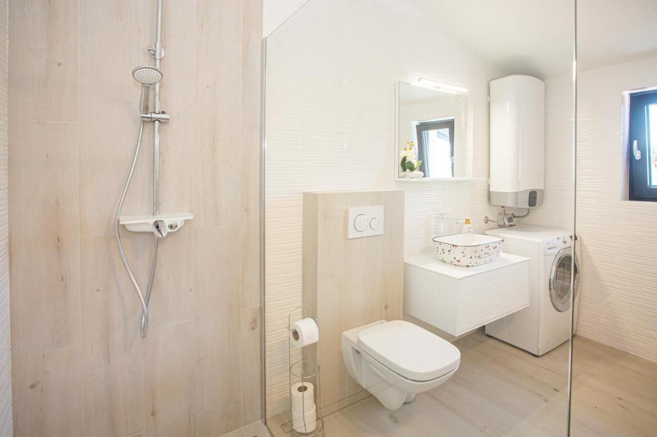 Black & White Apartment Rovinj Exterior photo