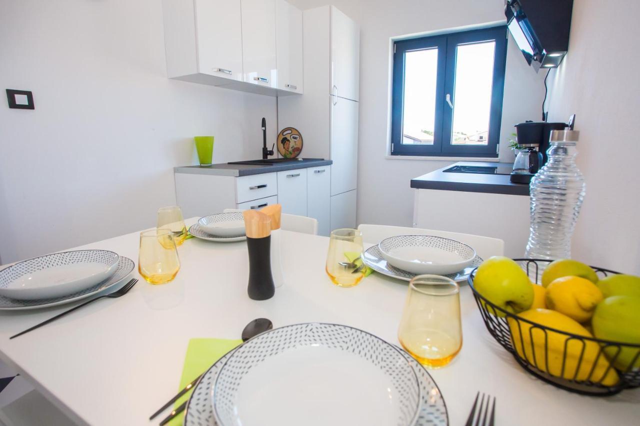 Black & White Apartment Rovinj Exterior photo