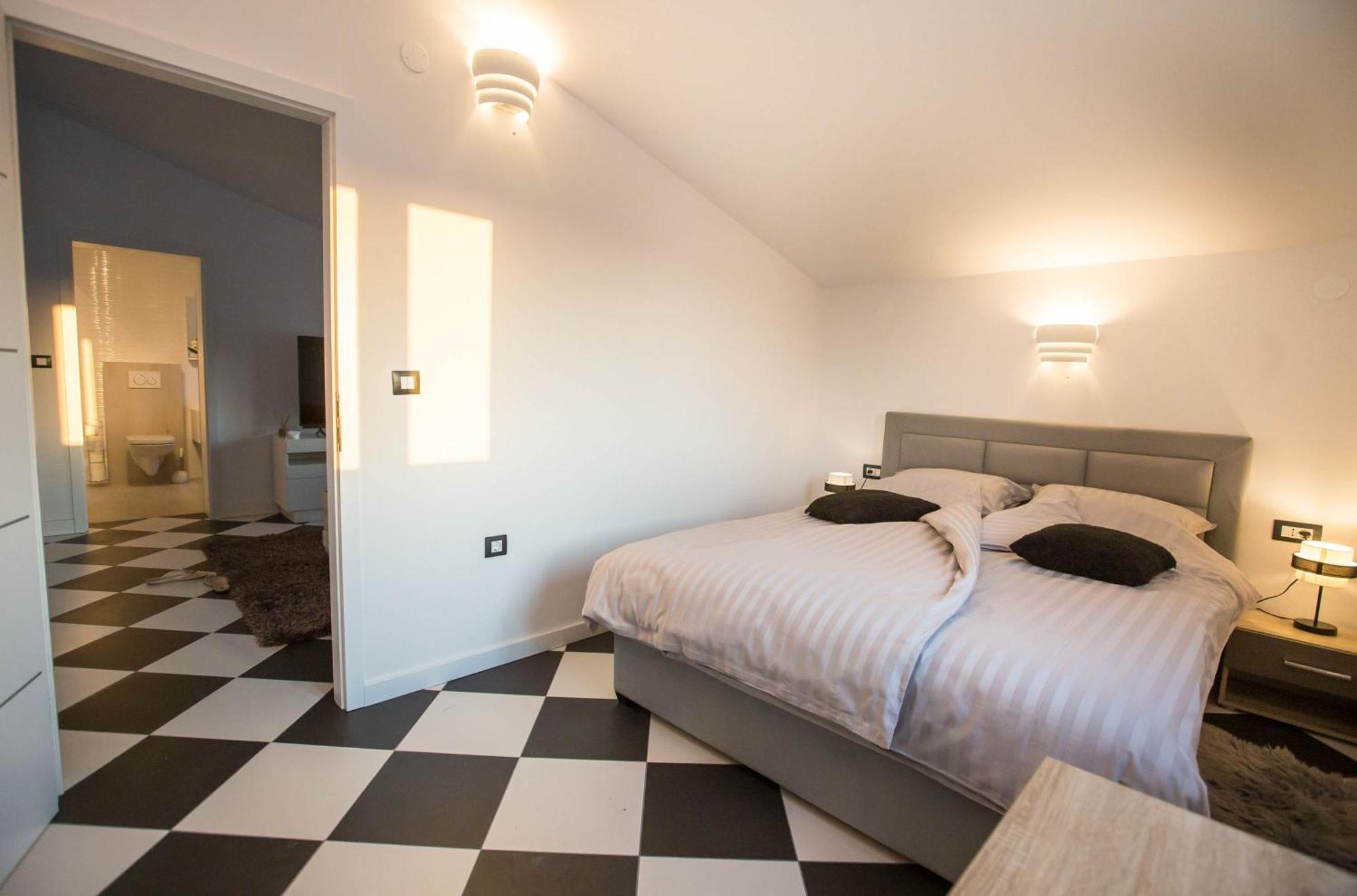 Black & White Apartment Rovinj Exterior photo